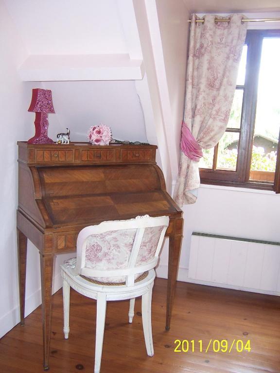 Aux Marguerites Villa Sainte-Genevieve-les-Gasny Szoba fotó